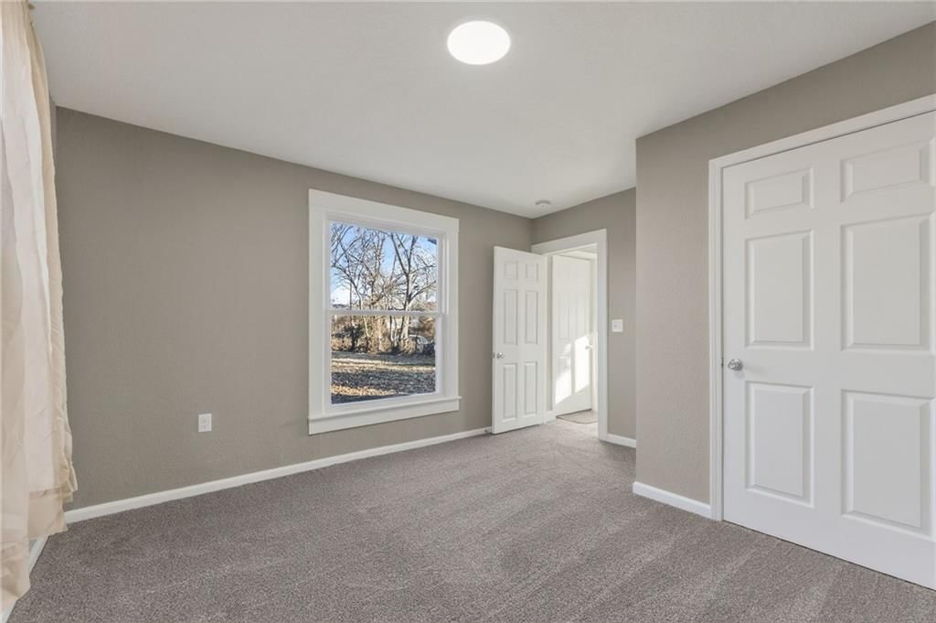 127 S Neconi Avenue — photo 27