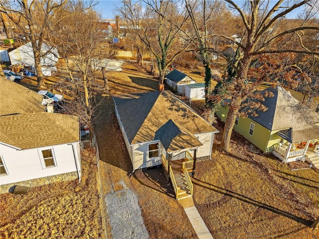 127 S Neconi Avenue — photo 33