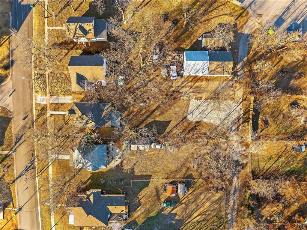 127 S Neconi Avenue — photo 34