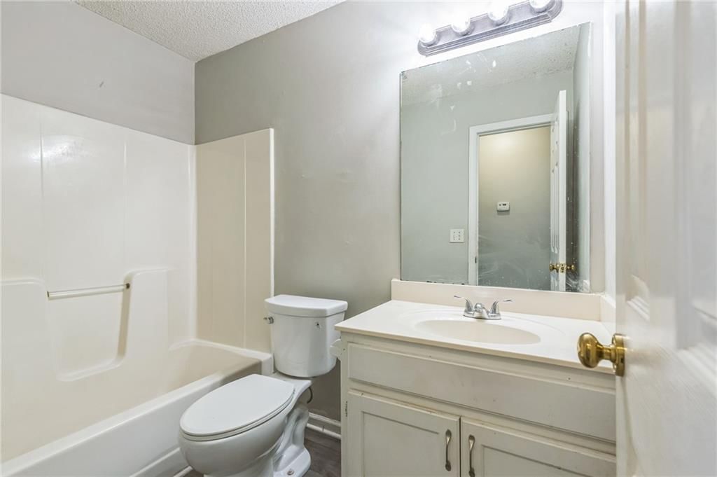 1010 N Clinton Street — photo 11