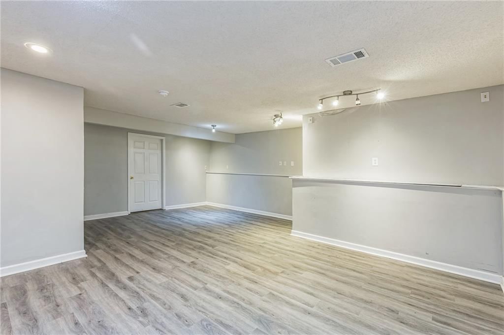1010 N Clinton Street — photo 14