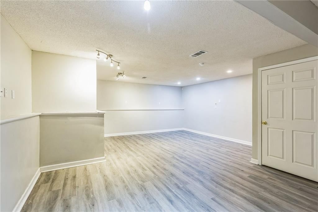 1010 N Clinton Street — photo 15