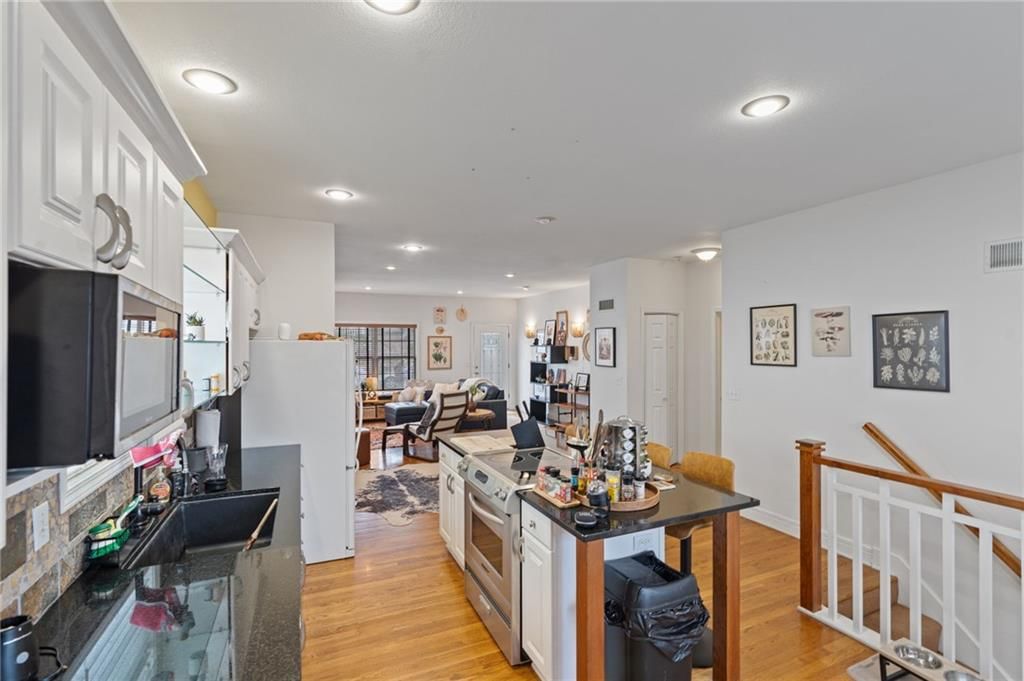 4528 Genessee Street — photo 9