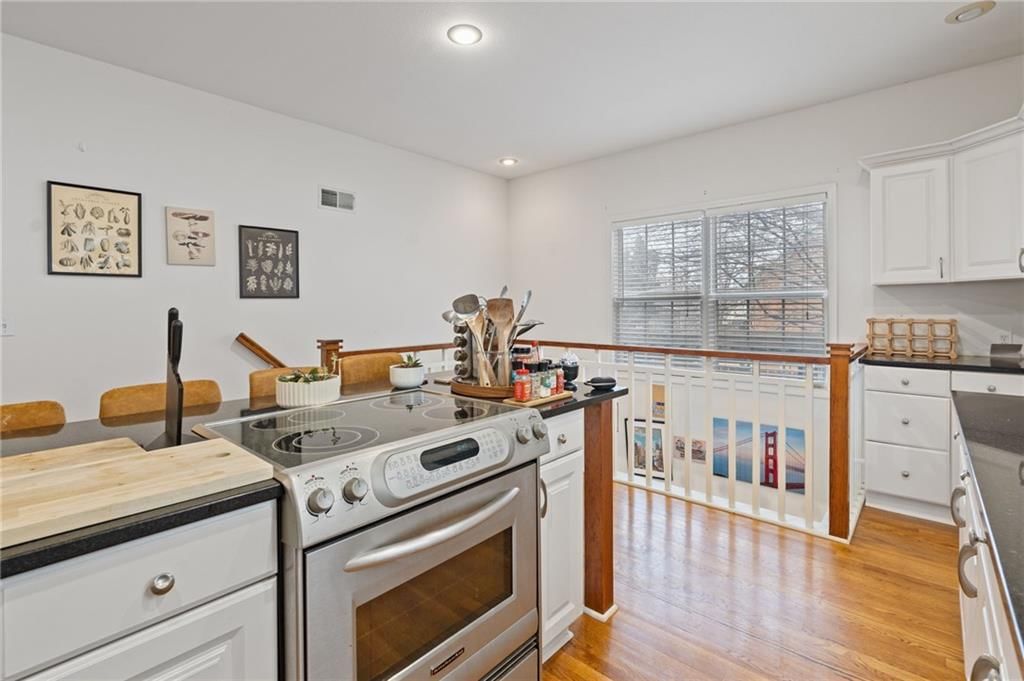 4528 Genessee Street — photo 10