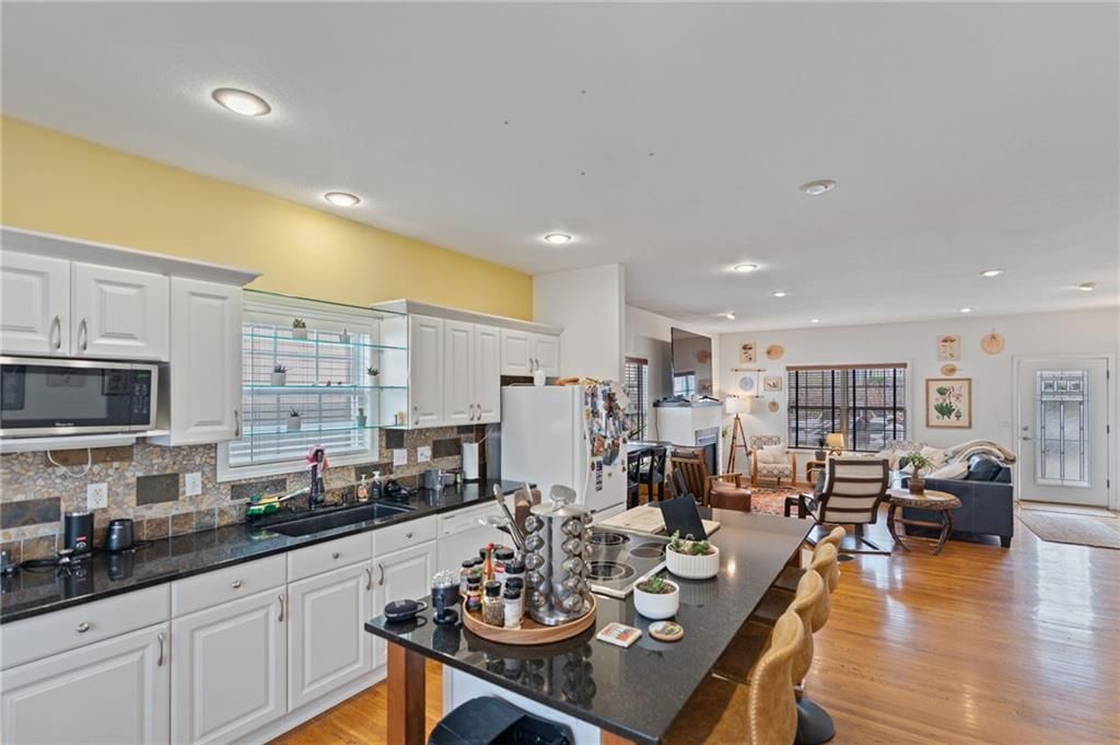 4528 Genessee Street — photo 13
