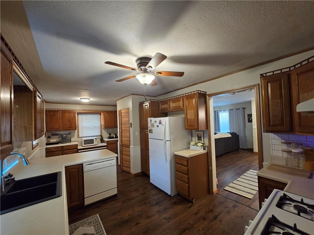 236 S Grand Ave Avenue — photo 15