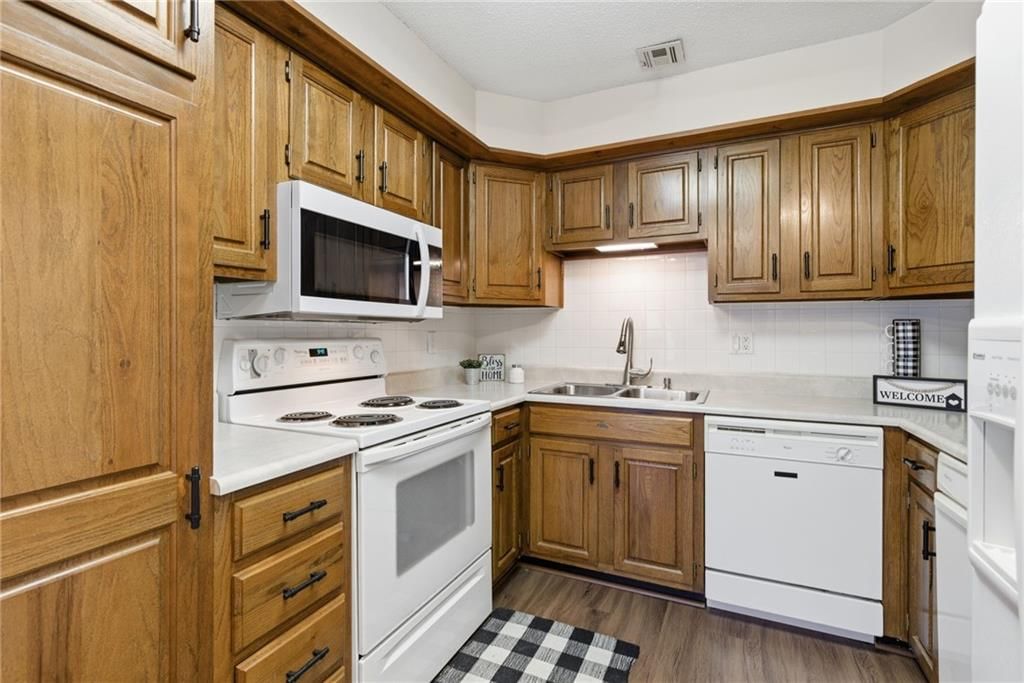 1412 W Stone Boulevard — photo 17