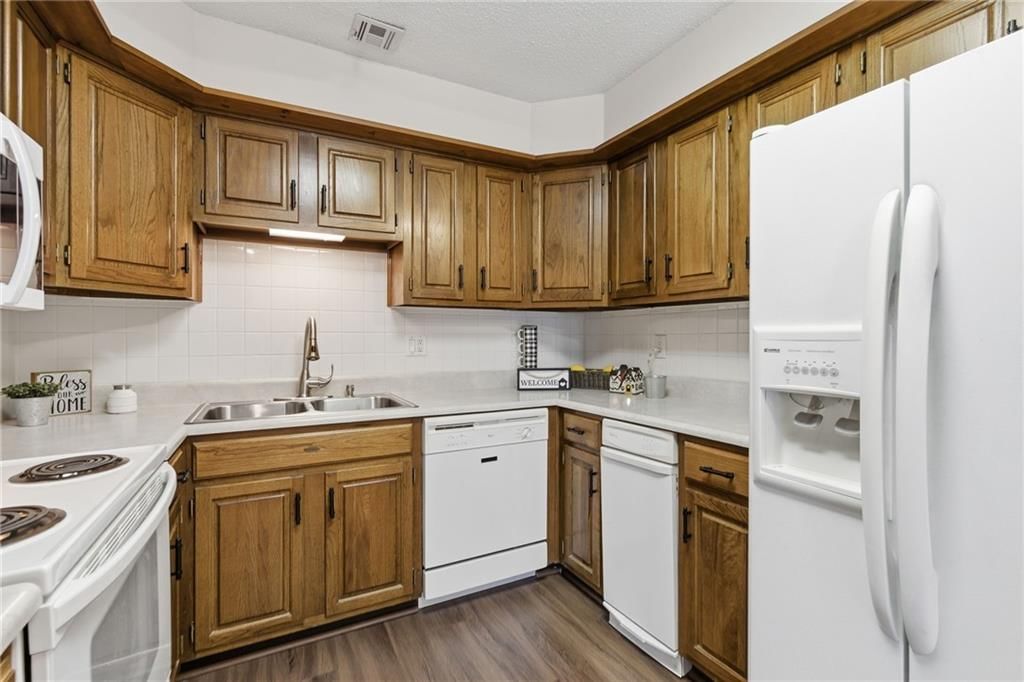 1412 W Stone Boulevard — photo 18