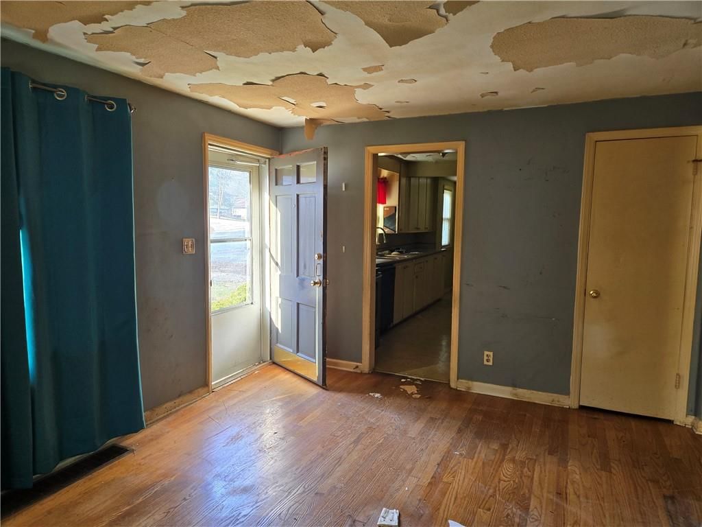 9107 Charlotte Street — photo 4