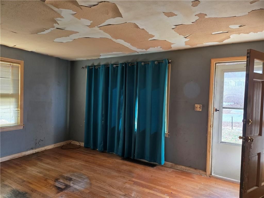 9107 Charlotte Street — photo 5