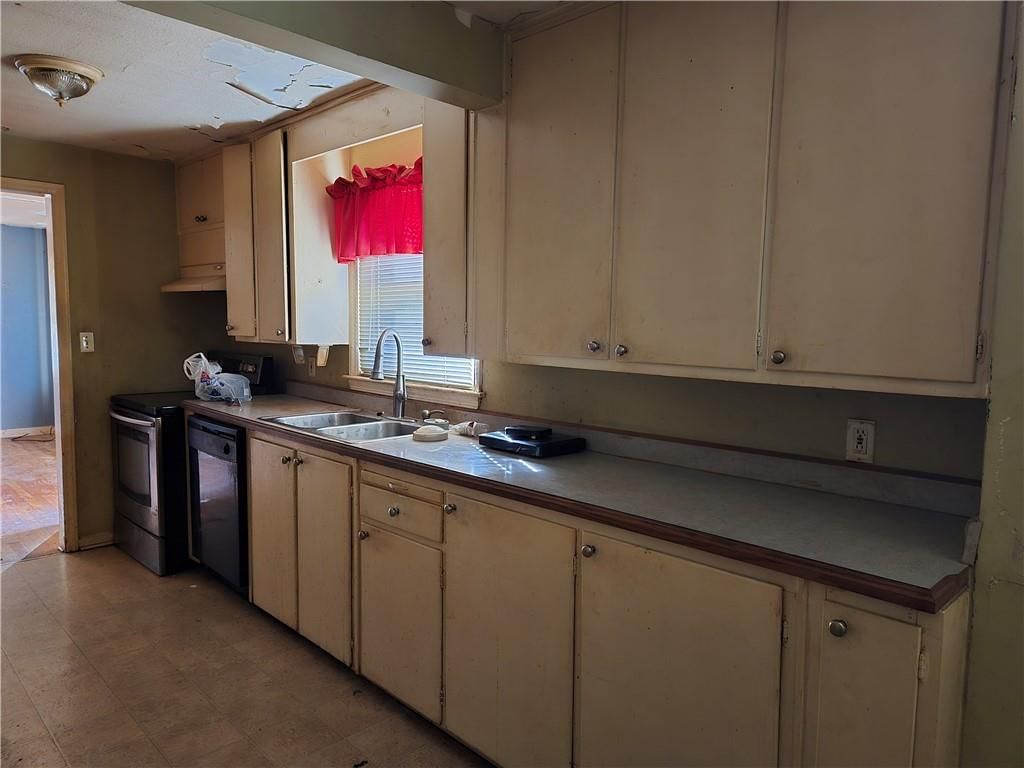 9107 Charlotte Street — photo 6