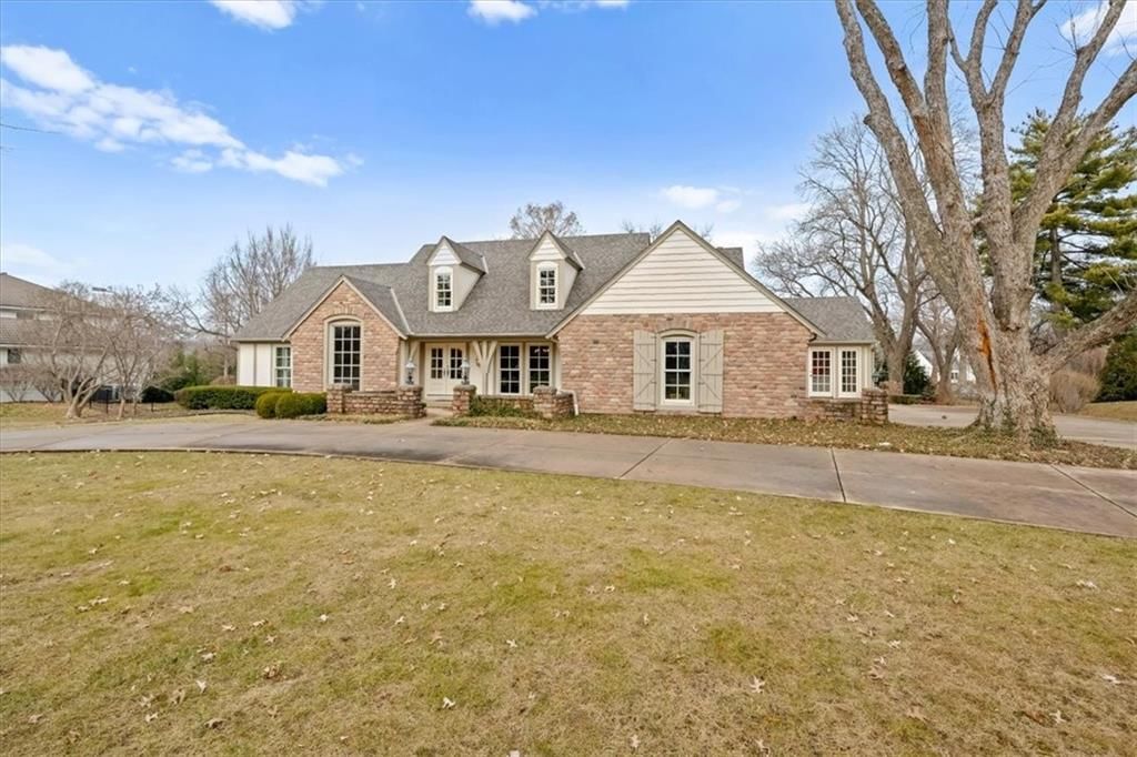 4600 W 87th Place, Prairie Village, KS