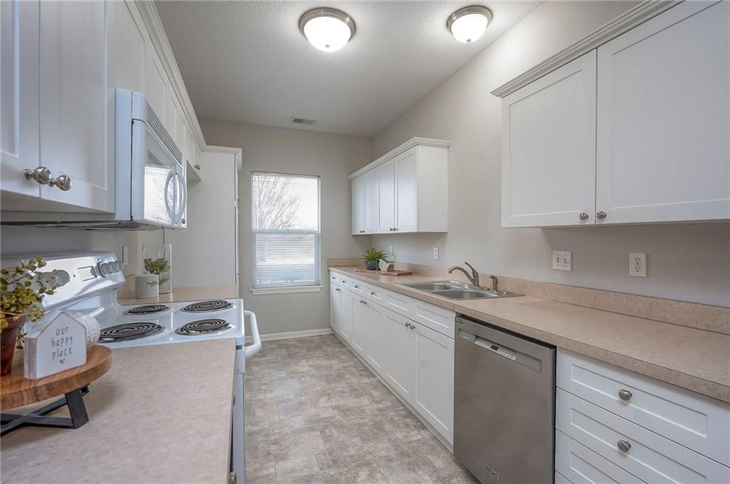 11751 S Roundtree Street — photo 10