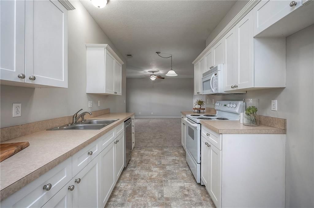 11751 S Roundtree Street — photo 12