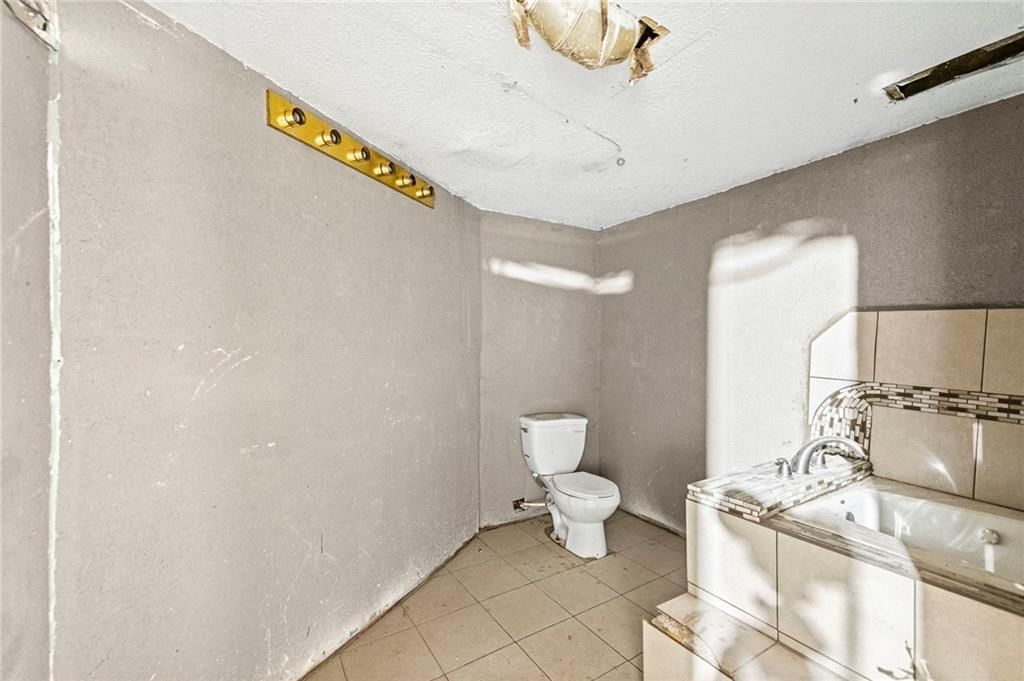 4200 Monroe Avenue — photo 25