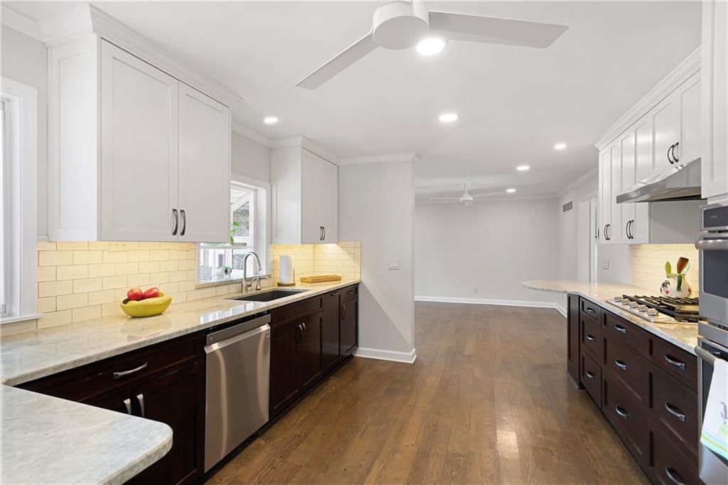 701 W 114 Terrace — photo 10