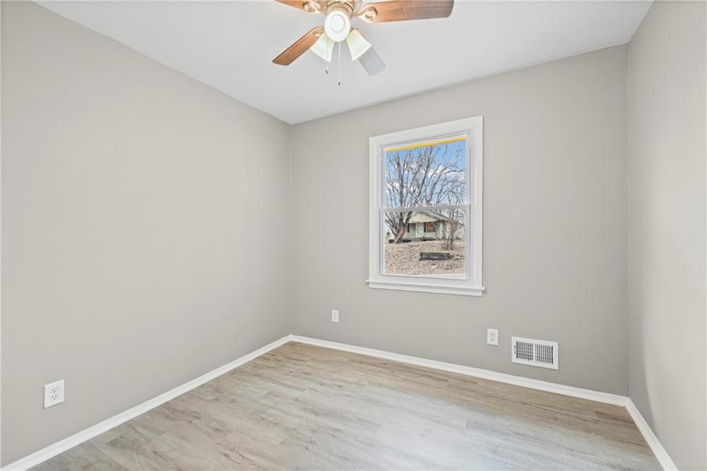 111 N Ditzler Avenue — photo 16