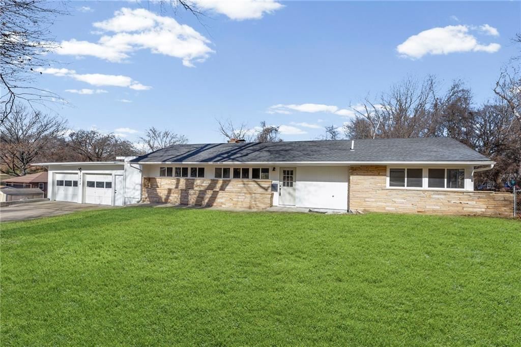 12012 E 37th Street S, Independence, MO