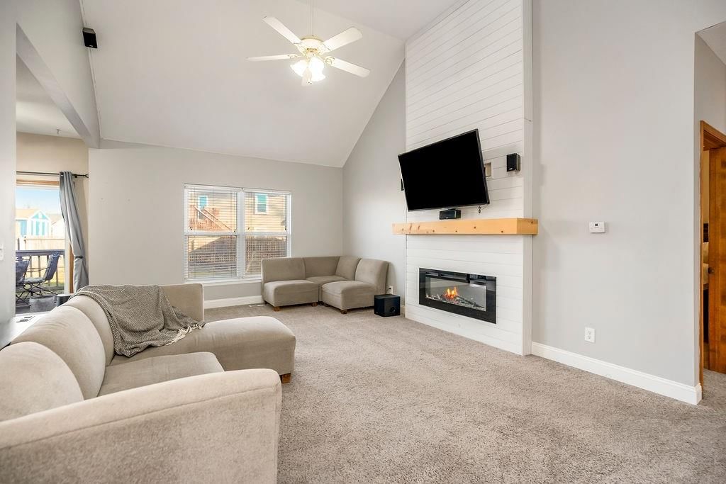 239 Prairie Lane — photo 4