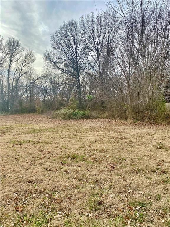 501 Canterbury Road — photo 2