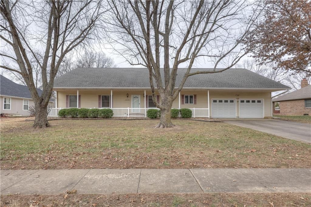 2908 Woodgate Drive — photo 2