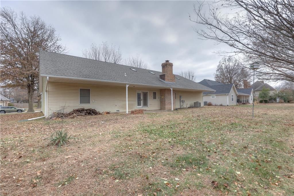 2908 Woodgate Drive — photo 5