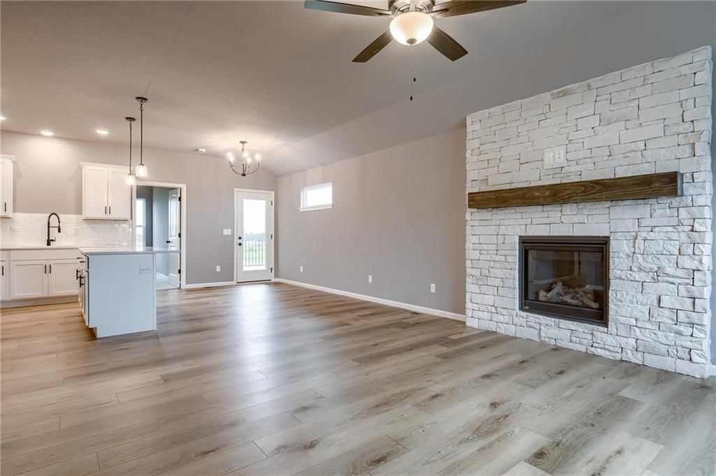 18490 W 205th Terrace — photo 5