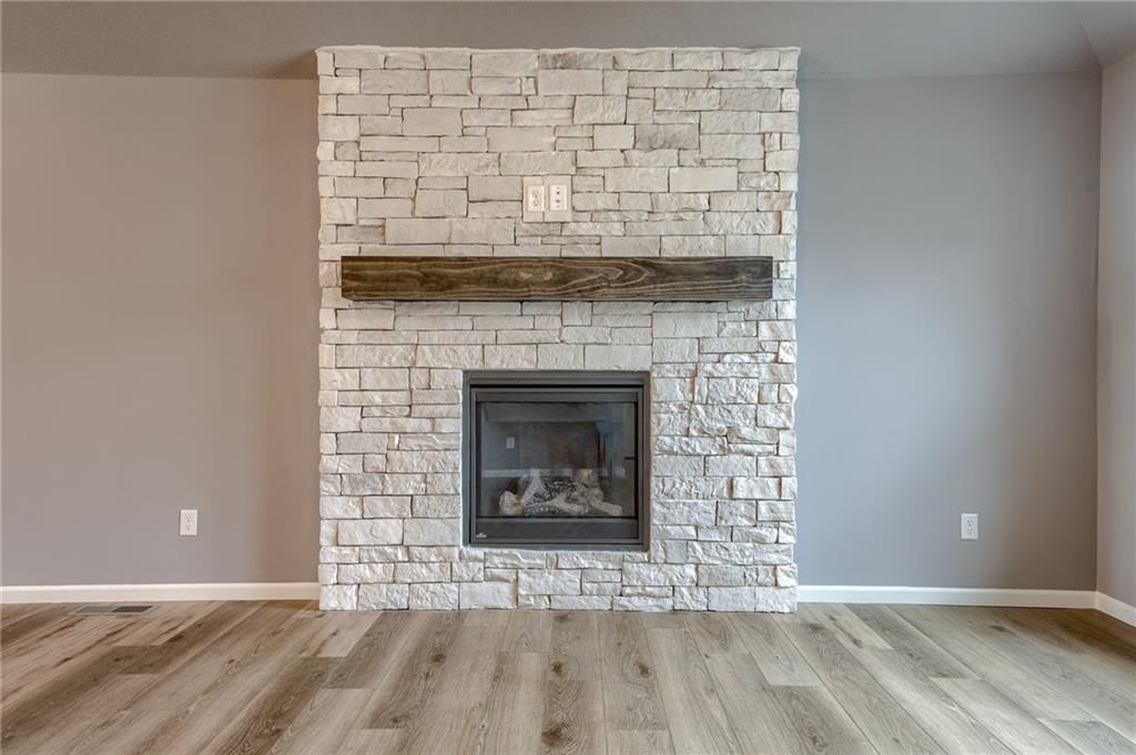 18490 W 205th Terrace — photo 8