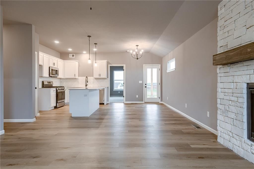 18490 W 205th Terrace — photo 9