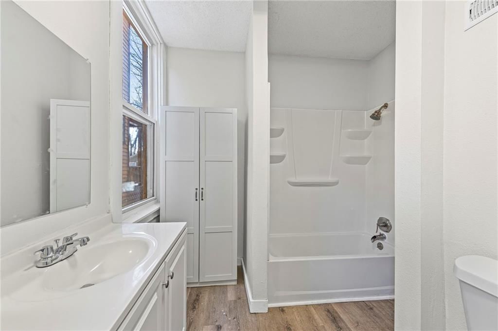 512 Ottawa Street — photo 15