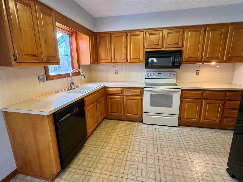 15318 W 80th Place — photo 9