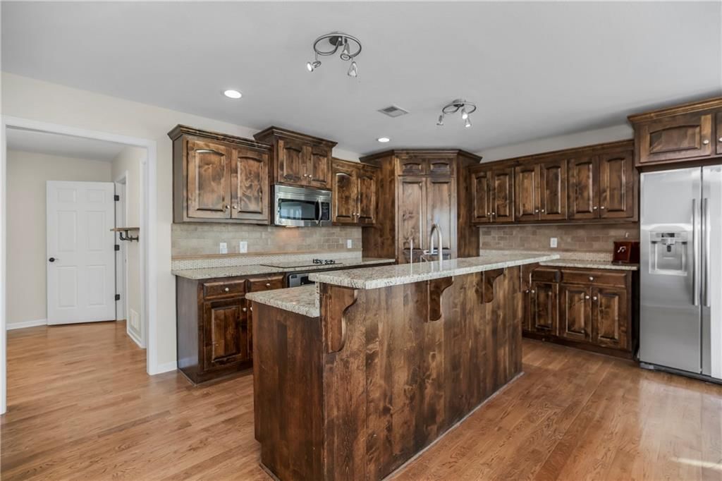 83 Beach Drive — photo 9