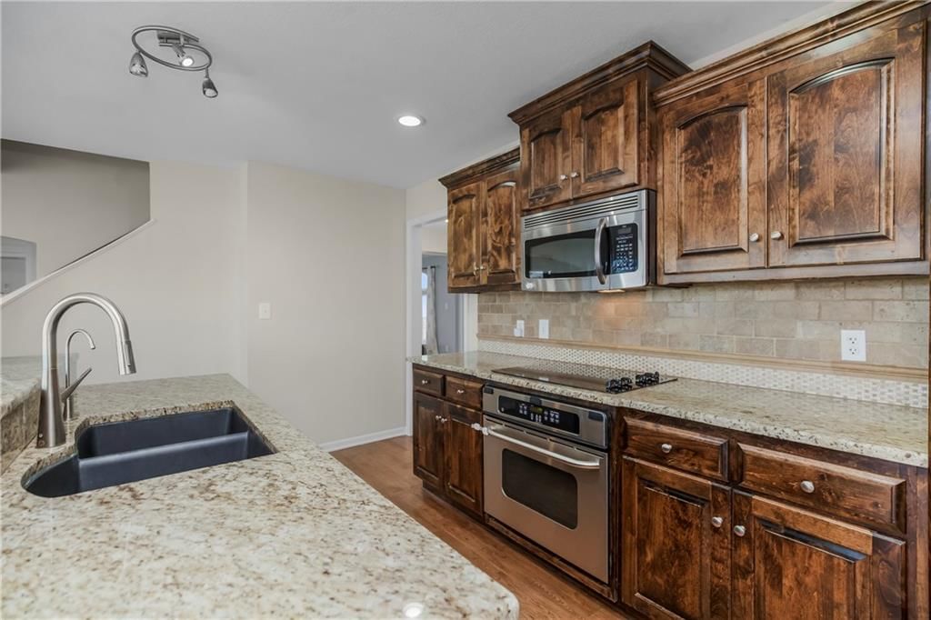83 Beach Drive — photo 10