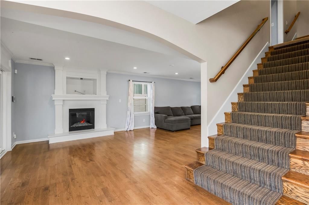 83 Beach Drive — photo 21