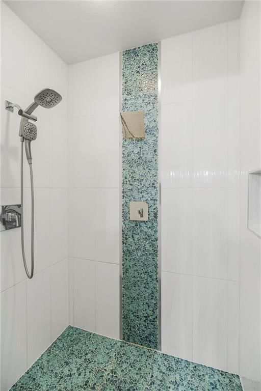 83 Beach Drive — photo 28