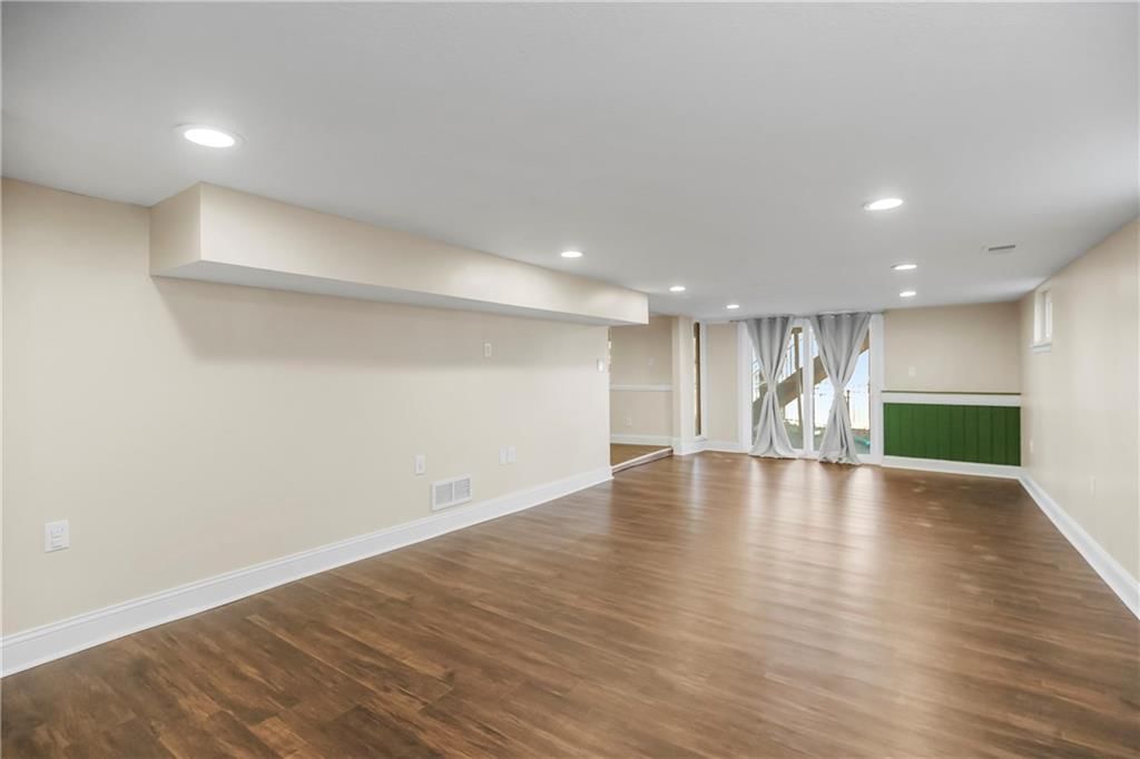 83 Beach Drive — photo 37