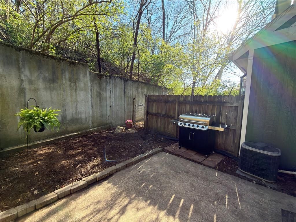 1913 Lawrence Court — photo 35