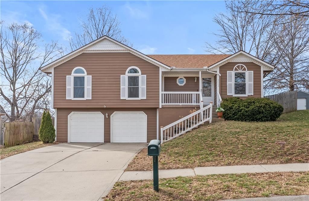 3524 S Maybrook Avenue — photo 2