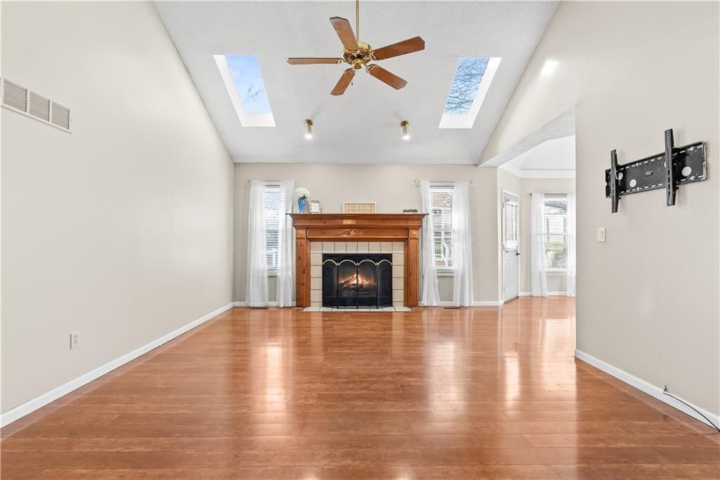 3524 S Maybrook Avenue — photo 3
