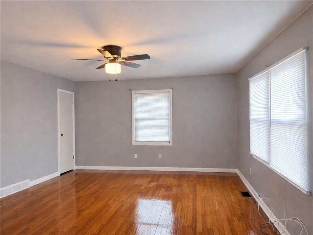 4736 E 44TH Terrace — photo 2