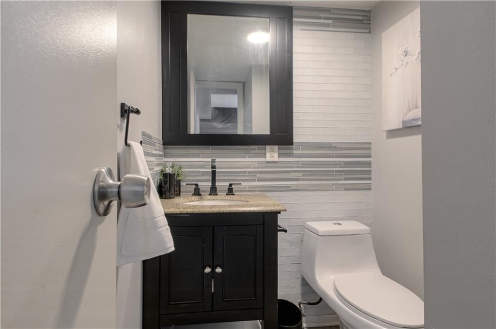 10912 McKinley Avenue — photo 14