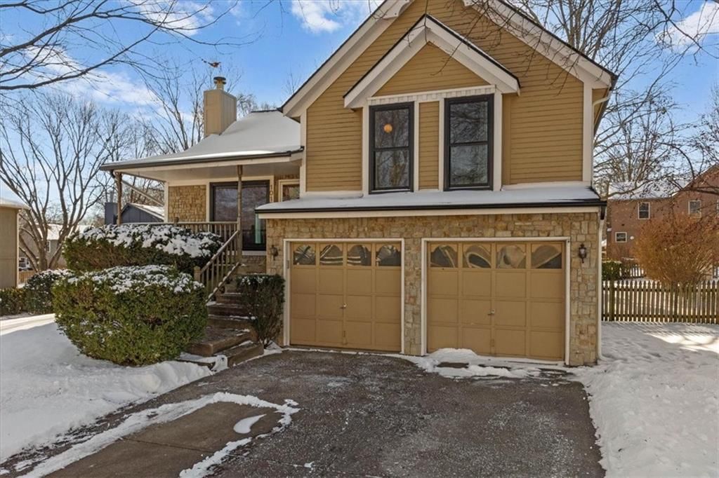 1019 E New London Drive — photo 2