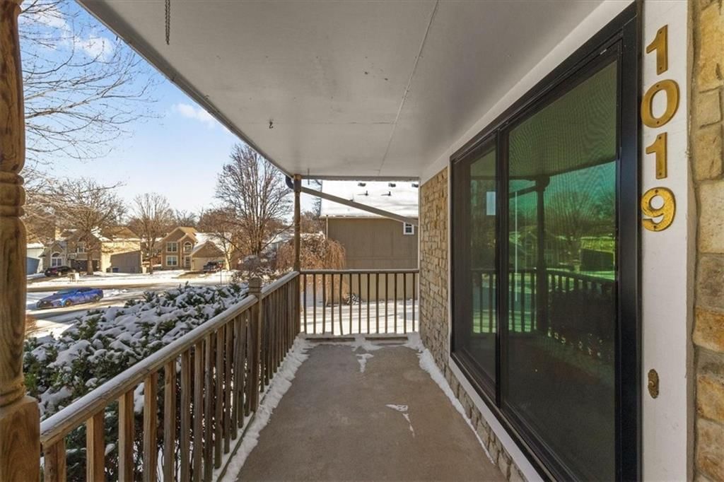 1019 E New London Drive — photo 4