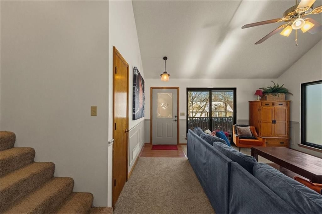 1019 E New London Drive — photo 5