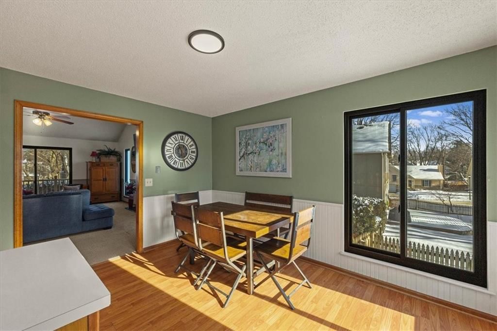 1019 E New London Drive — photo 12