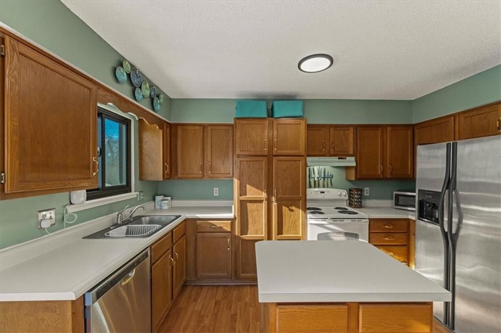1019 E New London Drive — photo 15