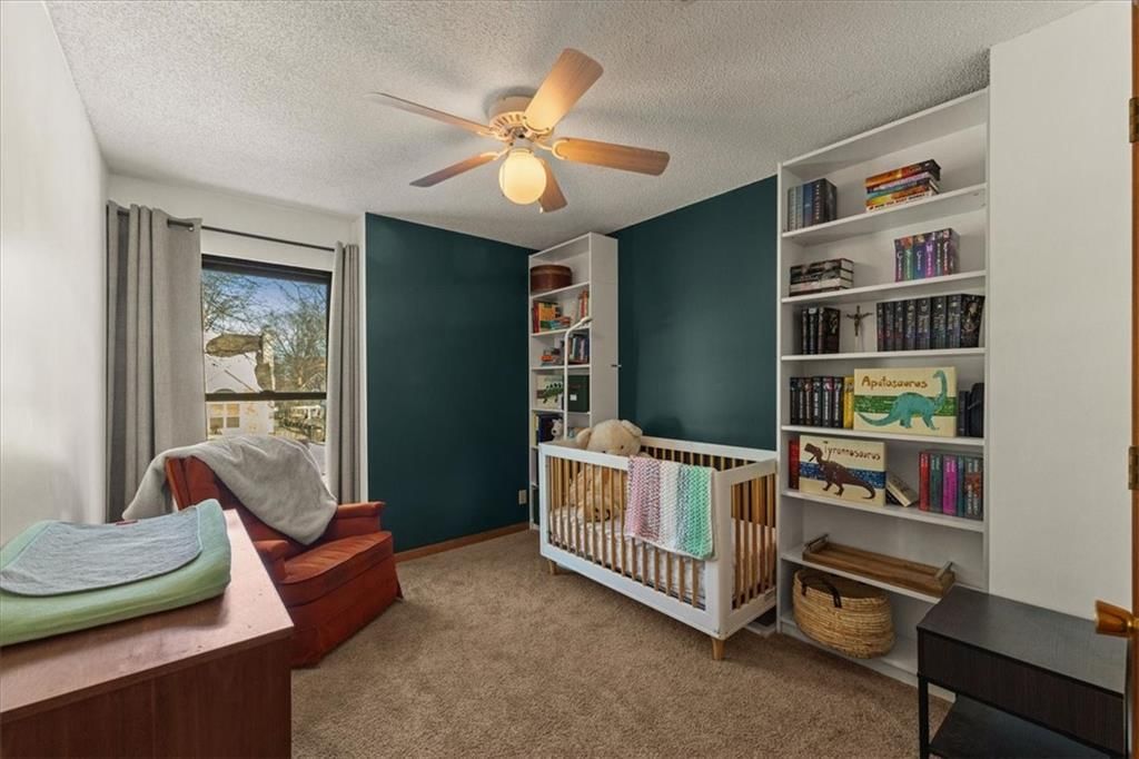 1019 E New London Drive — photo 25