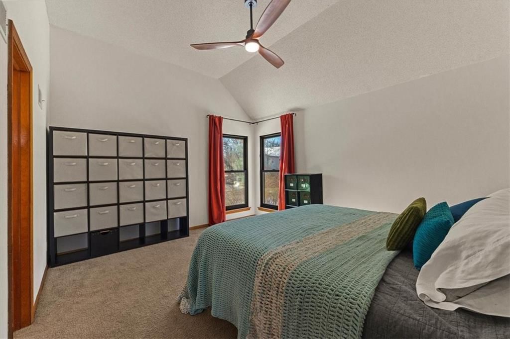 1019 E New London Drive — photo 30