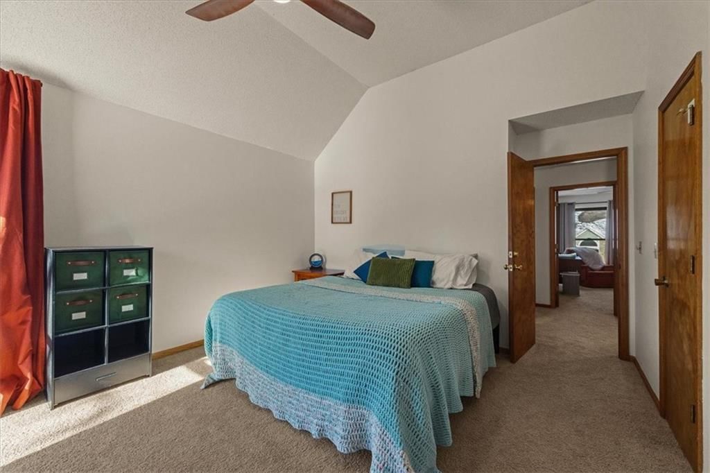 1019 E New London Drive — photo 32