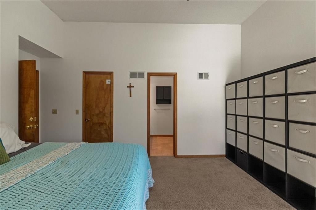 1019 E New London Drive — photo 33